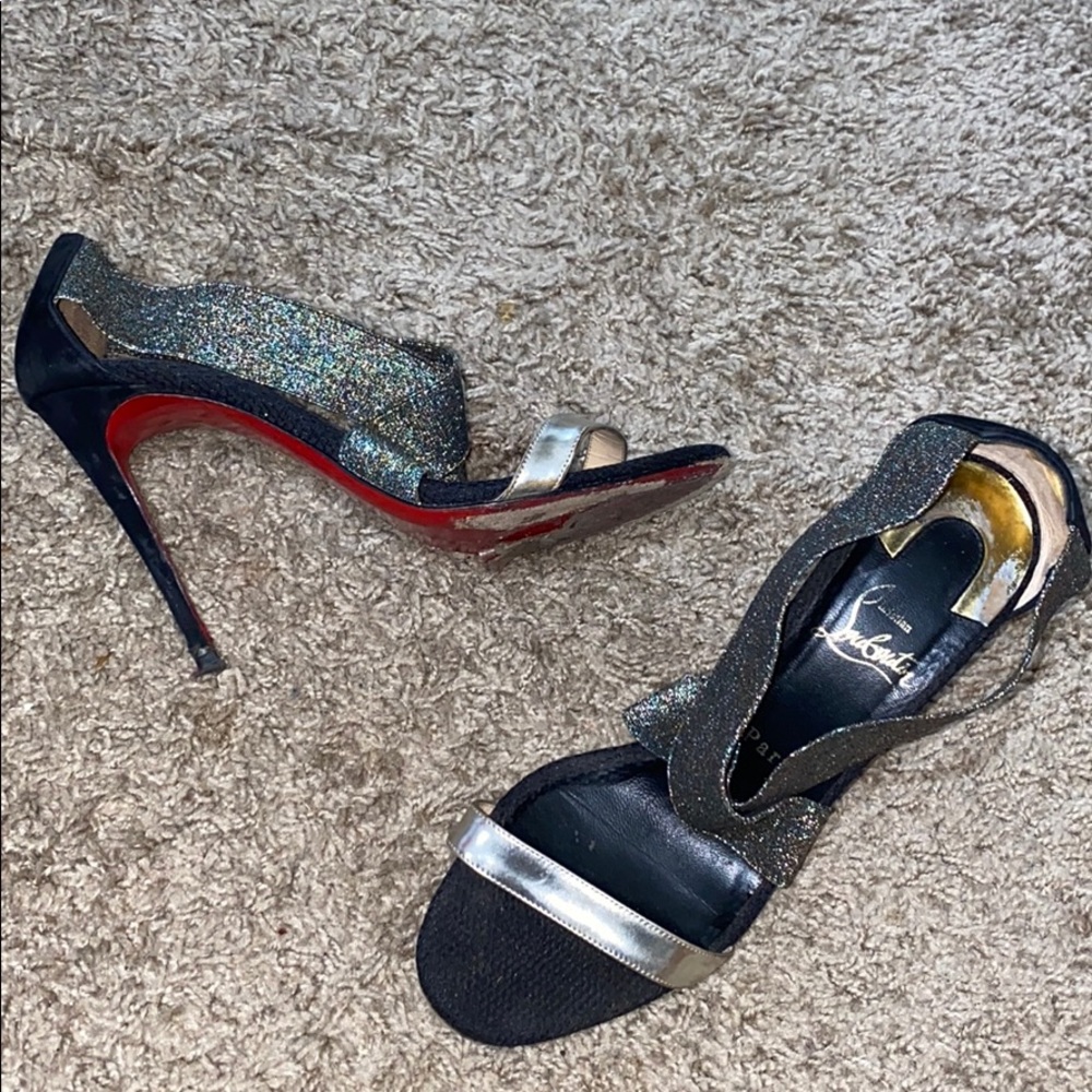 SOLD SOLD SOLD ❌❌❌
Authentic Christian louboutin